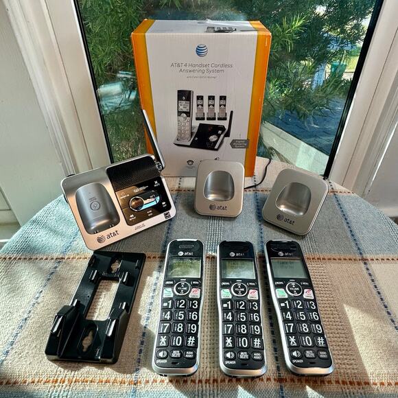 AT&T 4 Handset Cordless Phone Answering System CL82415 - Picture 7 of 14